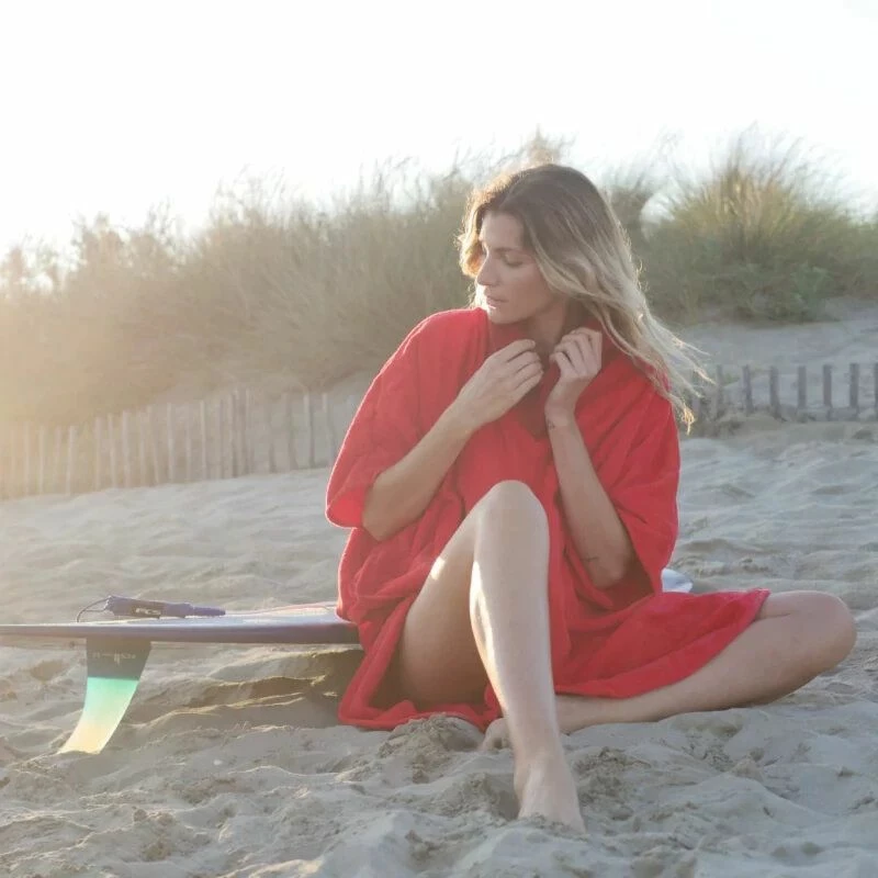Poncho Surf Femme Saint Jacques Wetsuits Cape Rouge 4 Poncho Surf Femme Saint Jacques Wetsuits Cape Rouge – Image 2